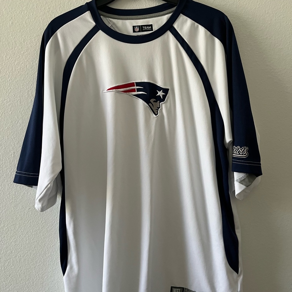 NFL New England Patriots White and Navy Short Sleeve Jersey Shirt